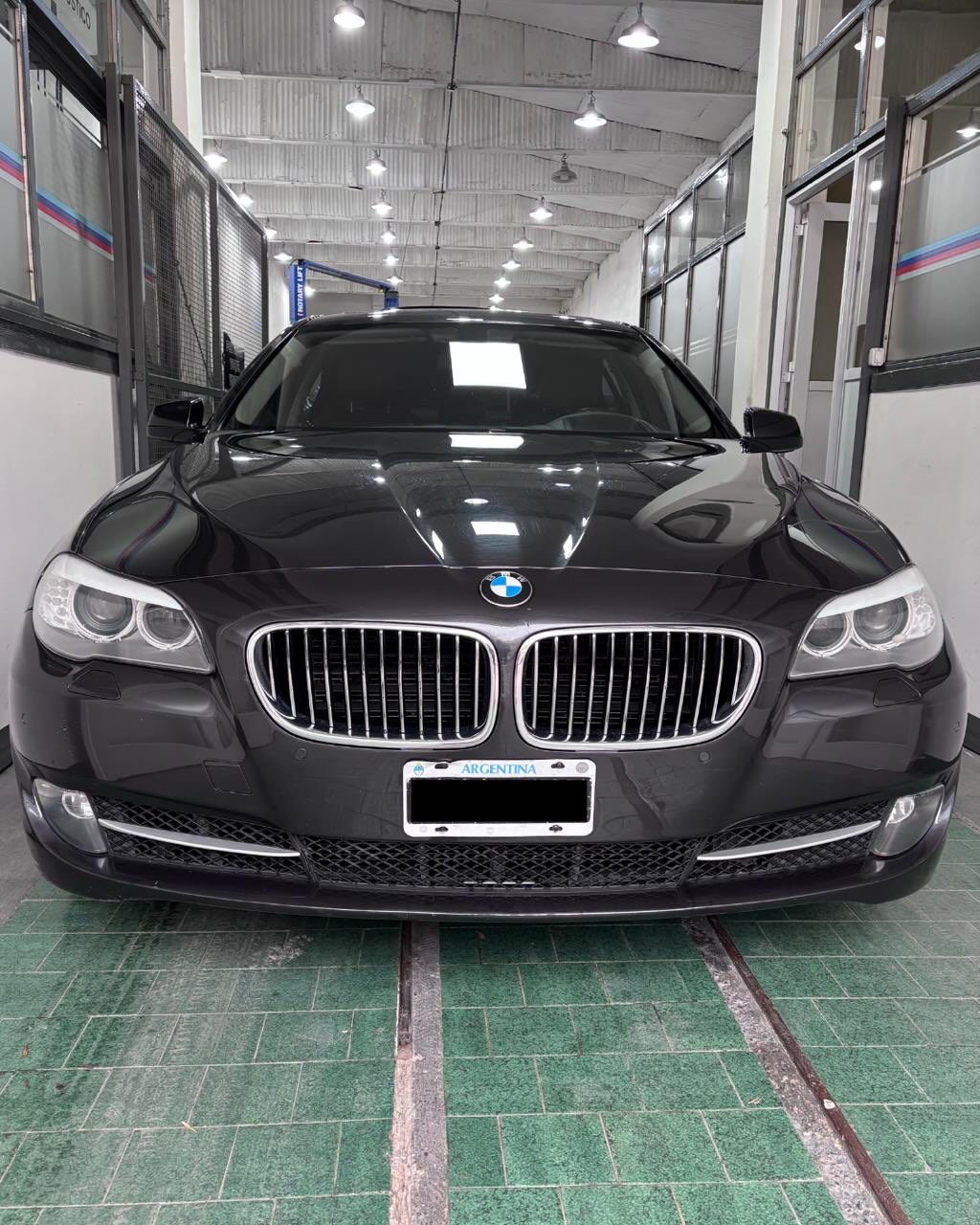 Cambio de bomba de agua eléctrica · BMW 535i